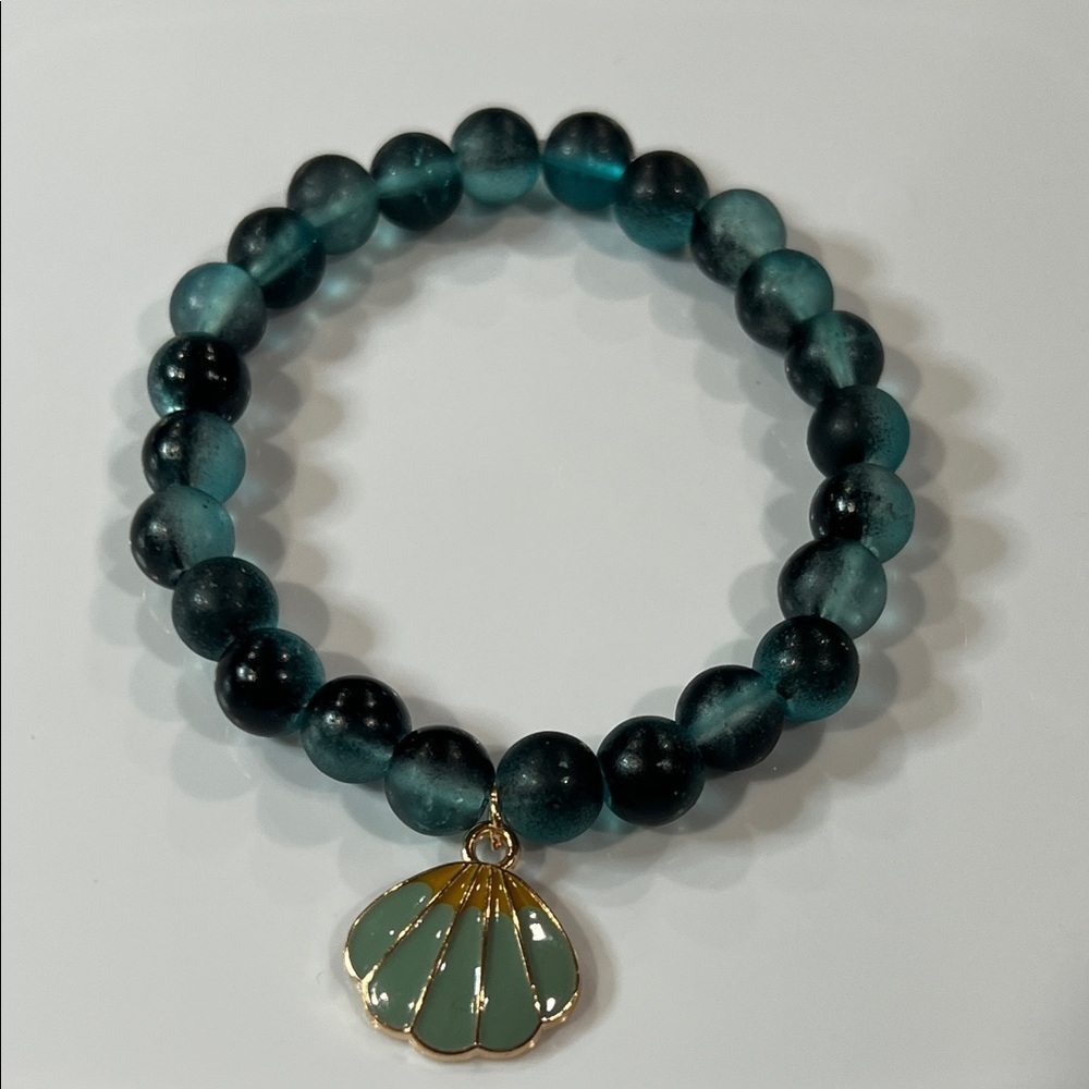 Elegant Teal Beaded Bracelet with Gold Shell Charm